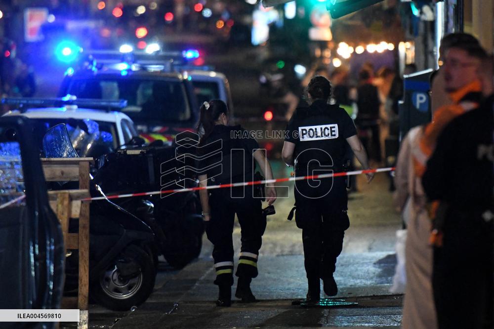 Motorist Drives Her Car By Accident  Into A Terrace - Paris