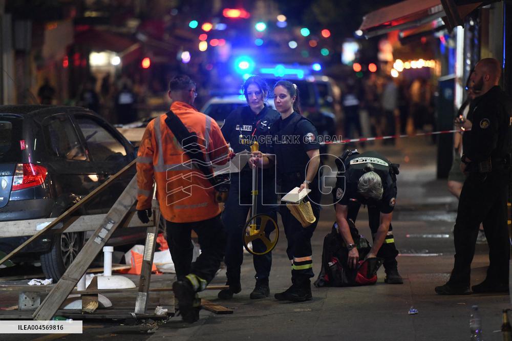 Motorist Drives Her Car By Accident  Into A Terrace - Paris