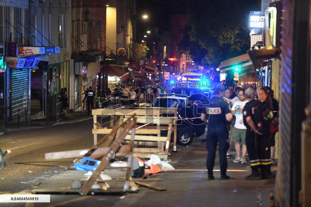 Motorist Drives Her Car By Accident  Into A Terrace - Paris