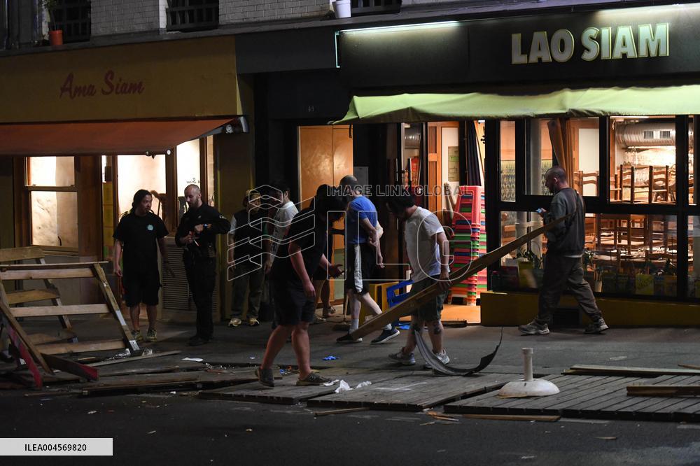 Motorist Drives Her Car By Accident  Into A Terrace - Paris