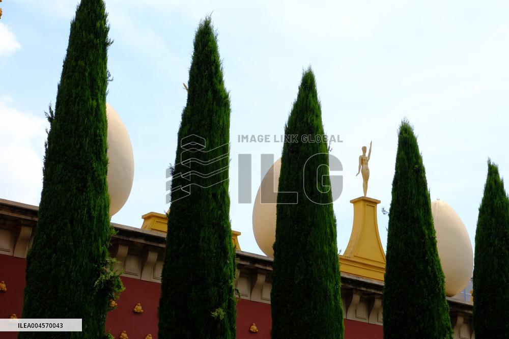 Dali Theatre and Museum Illustrations - Spain