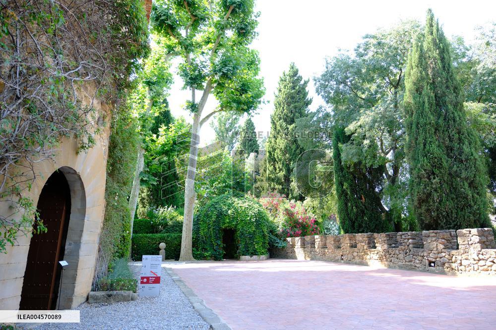 Gala Dali Castle Illustrations - Spain