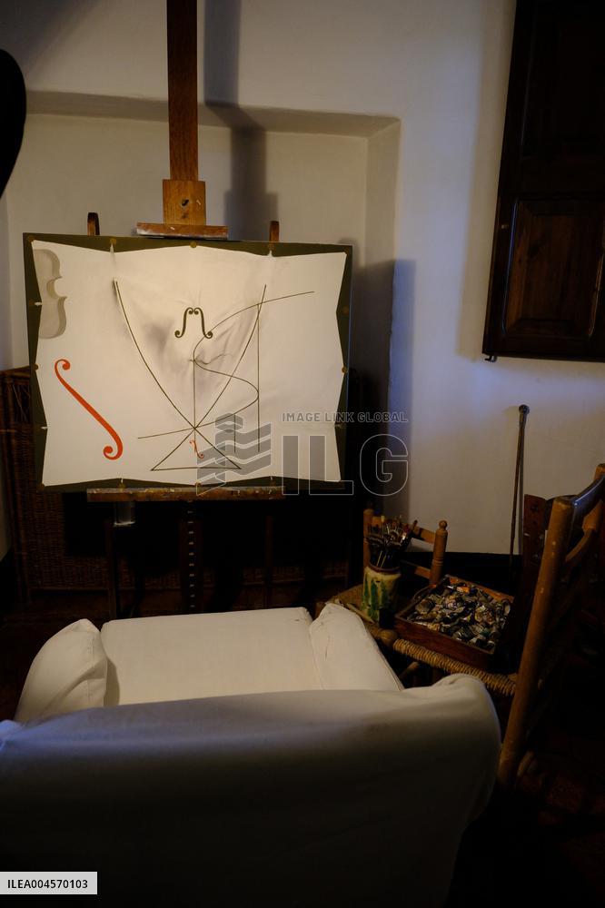 Gala Dali Castle Illustrations - Spain