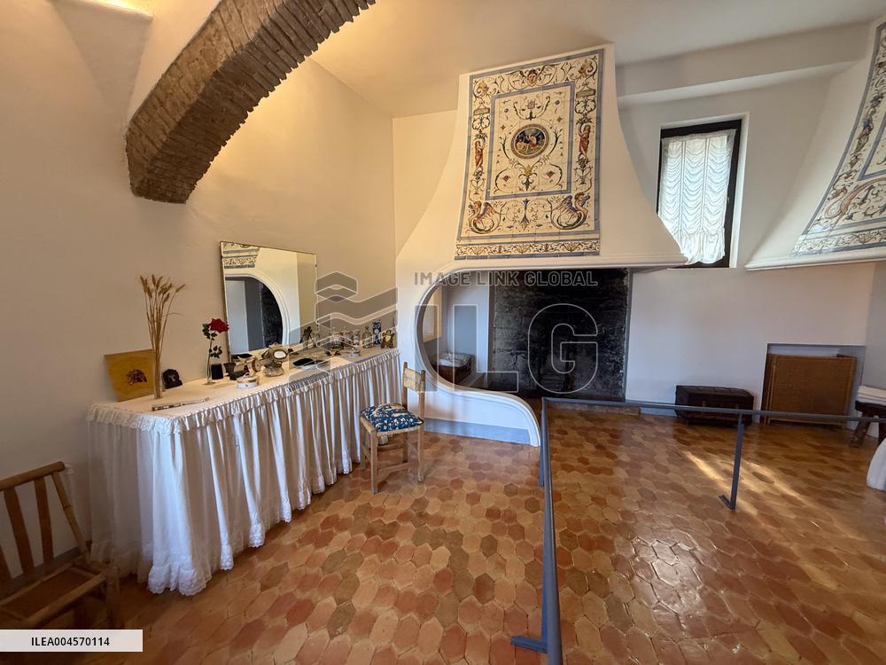 Gala Dali Castle Illustrations - Spain