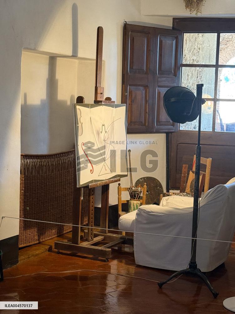 Gala Dali Castle Illustrations - Spain