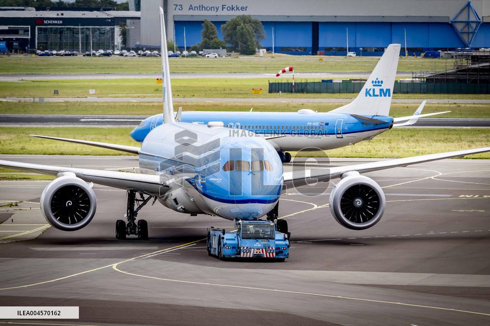 KLM Ground Staff Are Not Allowed To Strike - Netherlands