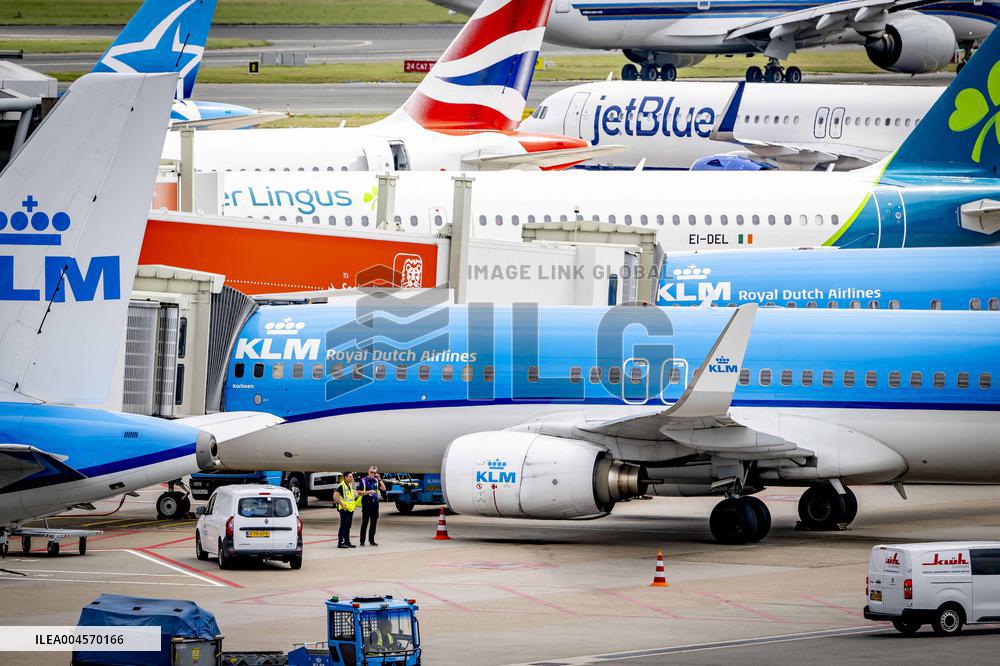 KLM Ground Staff Are Not Allowed To Strike - Netherlands
