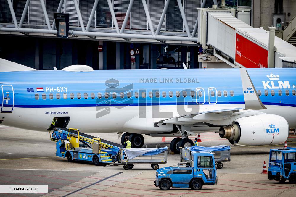 KLM Ground Staff Are Not Allowed To Strike - Netherlands