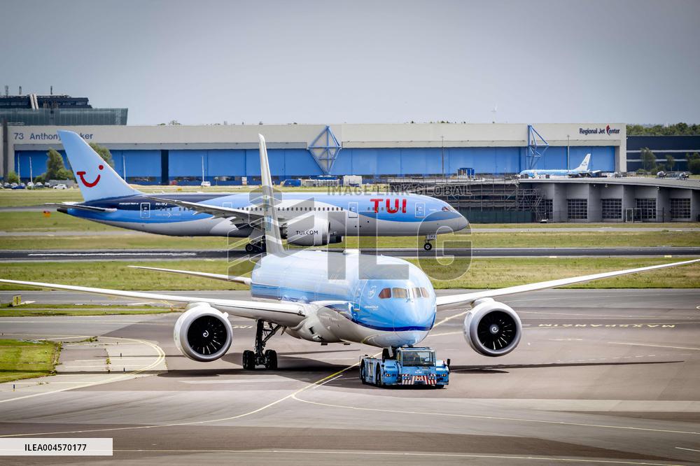 KLM Ground Staff Are Not Allowed To Strike - Netherlands