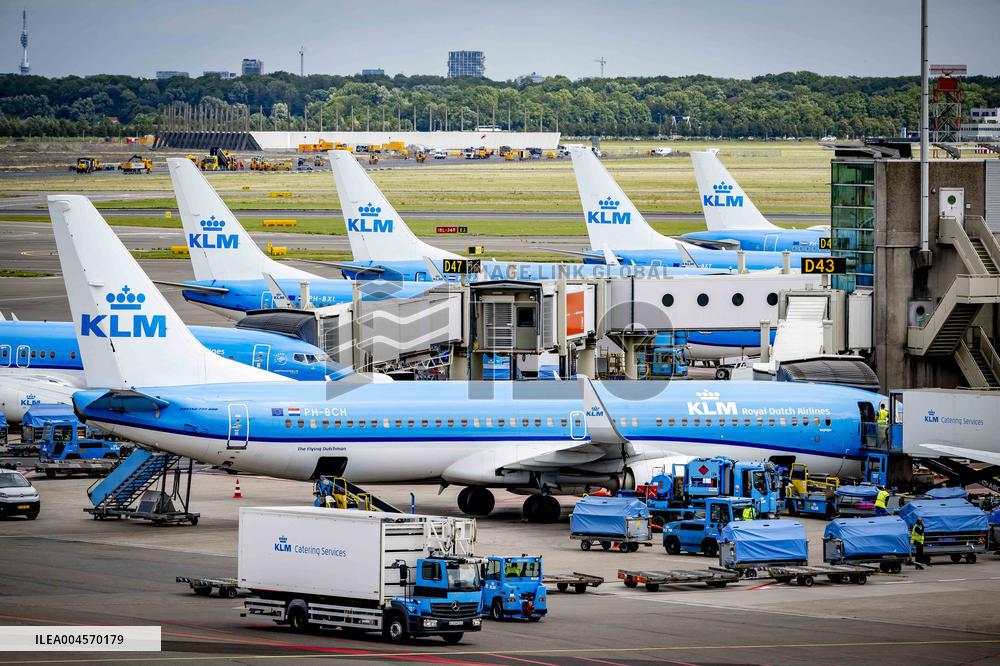 KLM Ground Staff Are Not Allowed To Strike - Netherlands