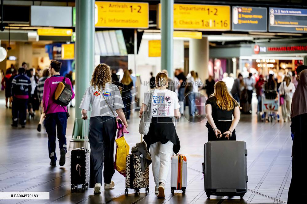 Illustration - Summer Holidays Airport Departures