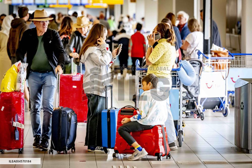 Illustration - Summer Holidays Airport Departures