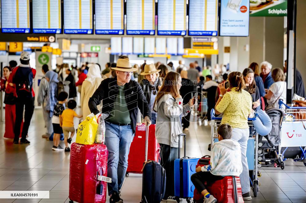 Illustration - Summer Holidays Airport Departures