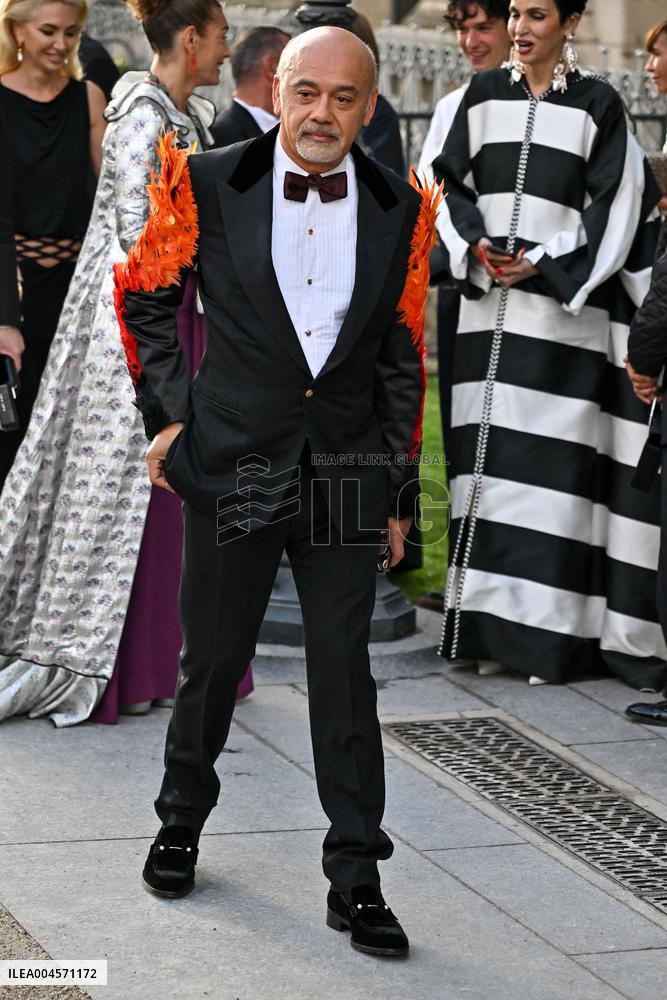 PFW Bal D Ete Outside Arrivals