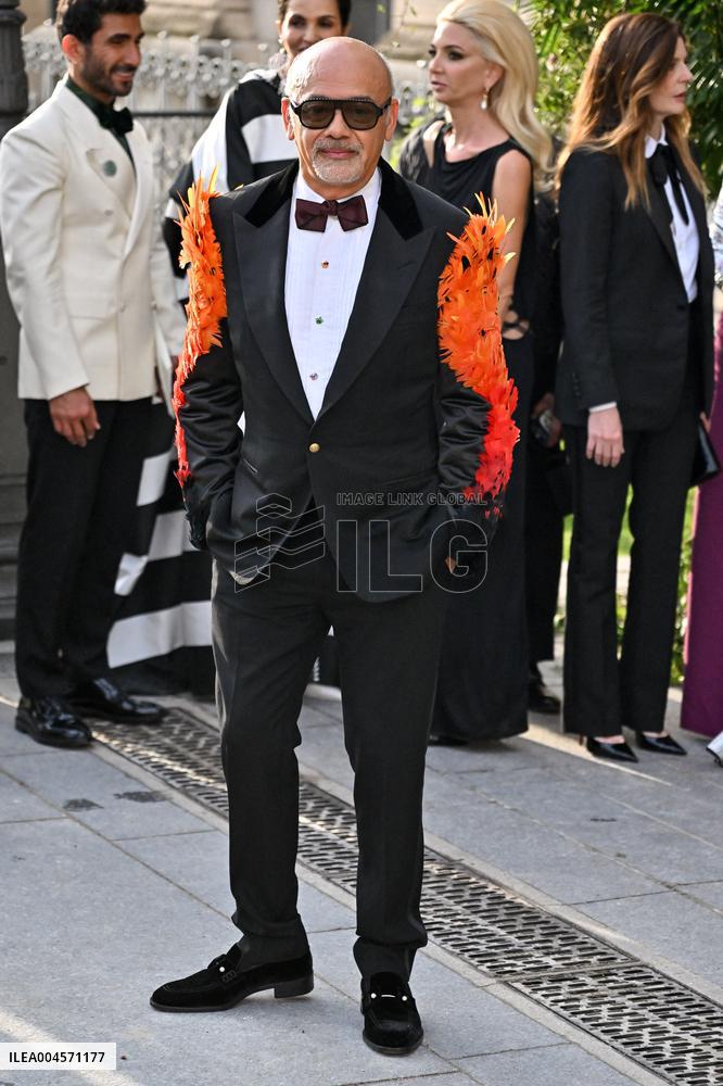 PFW Bal D Ete Outside Arrivals