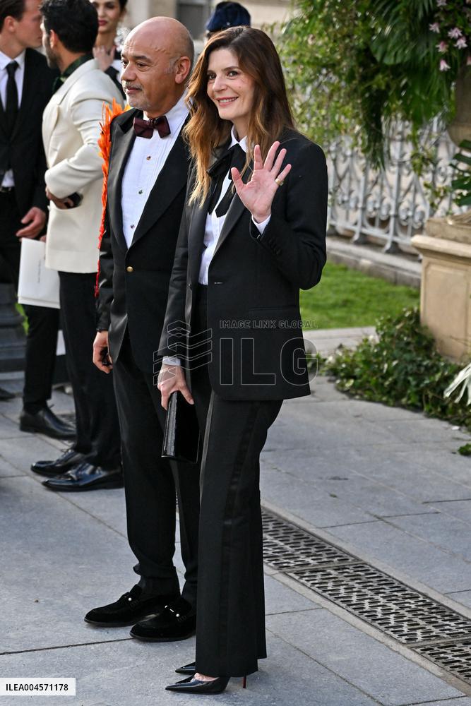 PFW Bal D Ete Outside Arrivals