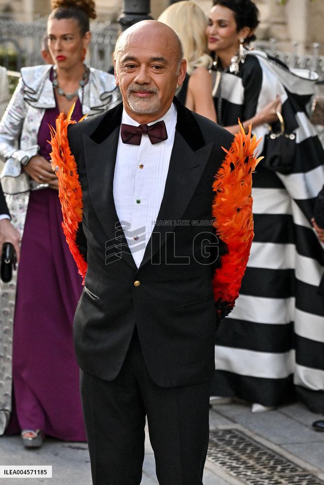 PFW Bal D Ete Outside Arrivals