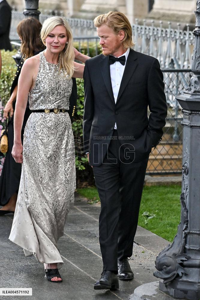 PFW Bal D Ete Outside Arrivals