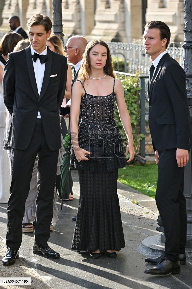 PFW Bal D Ete Outside Arrivals