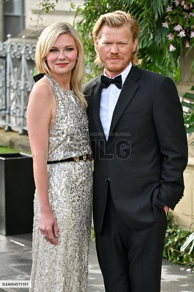 PFW Bal D Ete Outside Arrivals