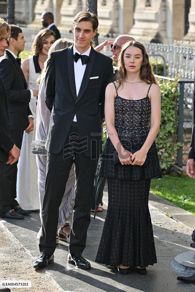 PFW Bal D Ete Outside Arrivals