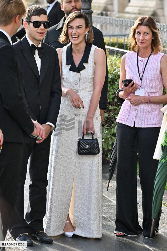 PFW Bal D Ete Outside Arrivals