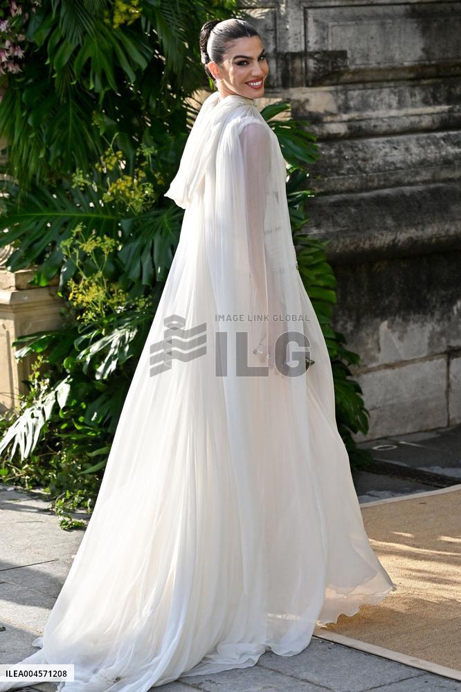 PFW Bal D Ete Outside Arrivals