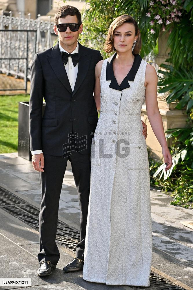 PFW Bal D Ete Outside Arrivals