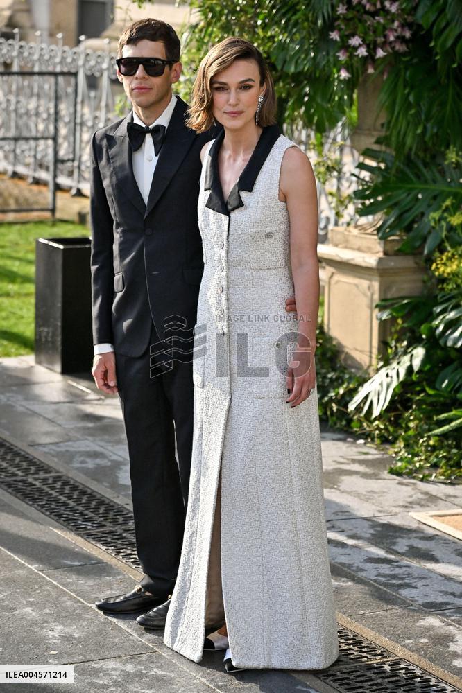 PFW Bal D Ete Outside Arrivals