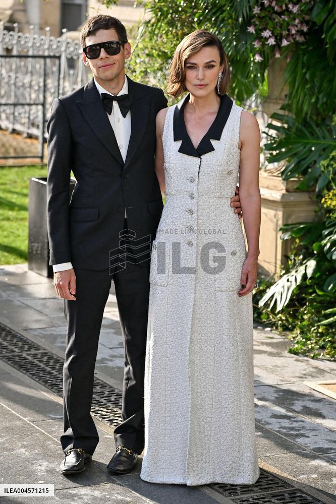 PFW Bal D Ete Outside Arrivals