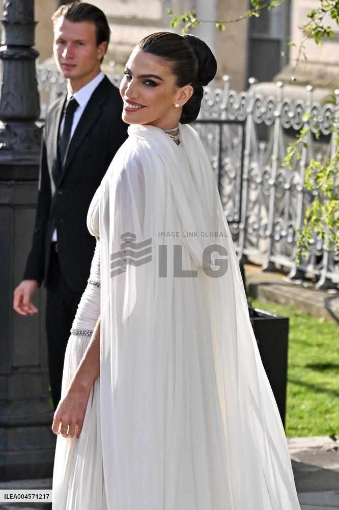 PFW Bal D Ete Outside Arrivals