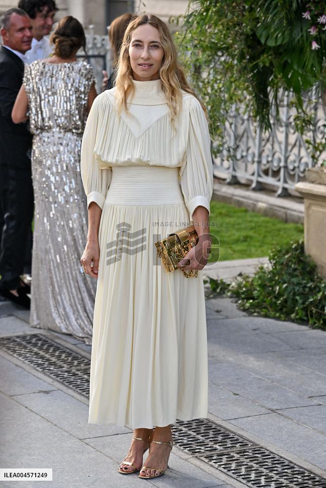 PFW Bal D Ete Outside Arrivals