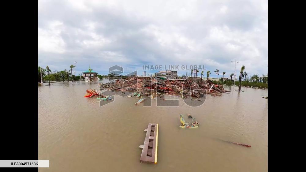 Taiwan: Typhoon Danas Topples Archway of Tainan’s Nankunshen Daitian Temple