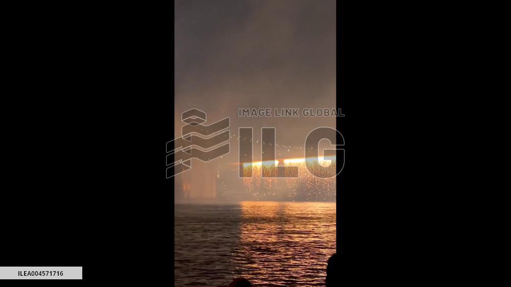 US: Macy’s Independence Day Fireworks Dazzle Over NYC Skyline 2
