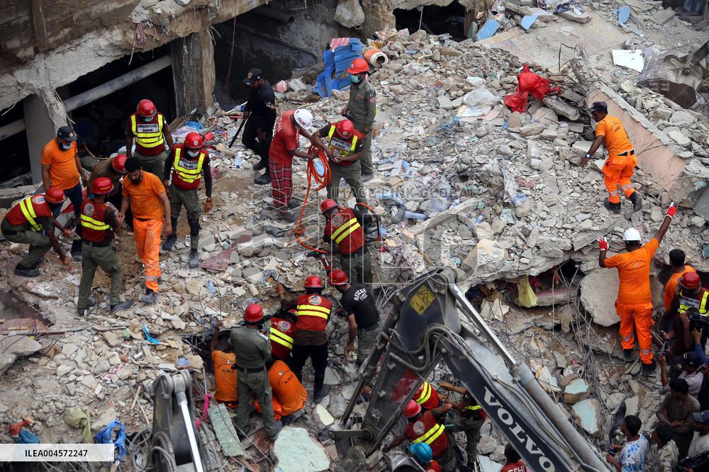 Residential Building Collapse In Karachi - Pakistan
