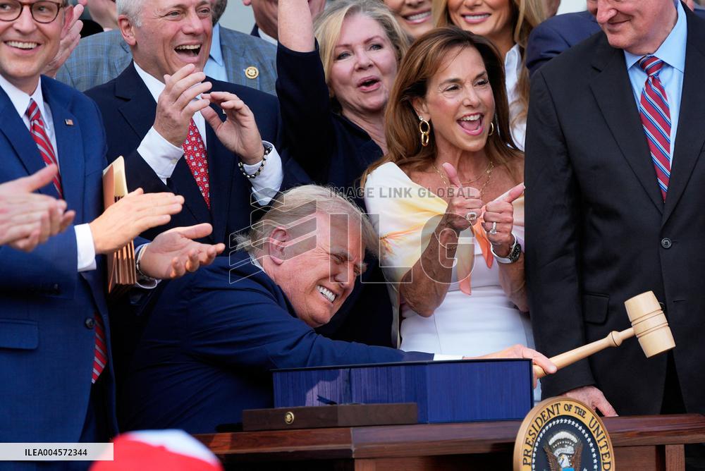 Trump Signs Tax Bill And Watches July 4th Parade