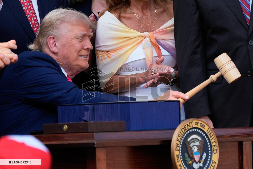 Trump Signs Tax Bill And Watches July 4th Parade