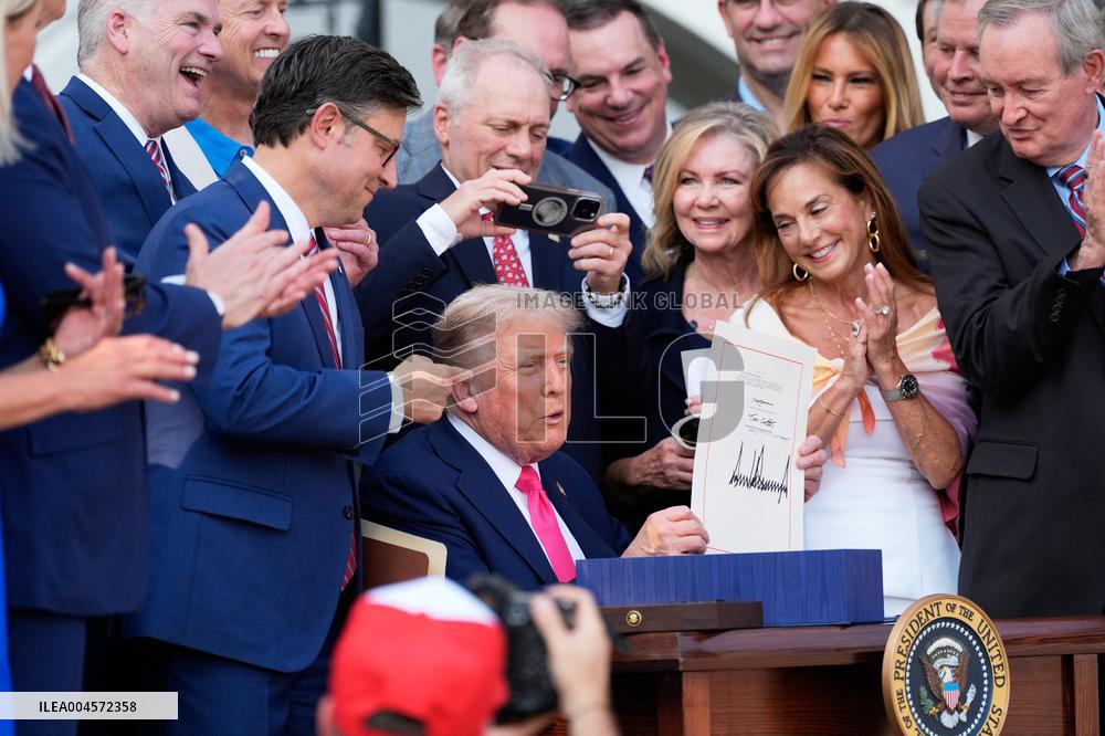 Trump Signs Tax Bill And Watches July 4th Parade