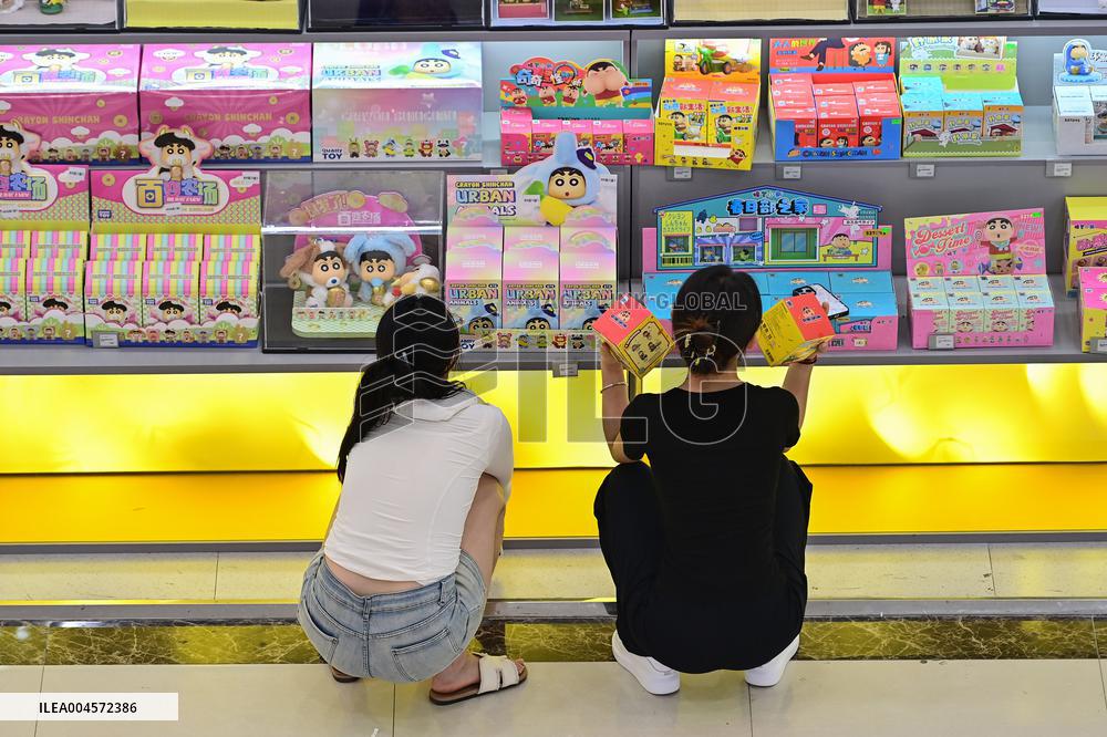 High Temperature Promotes Cooling Economy