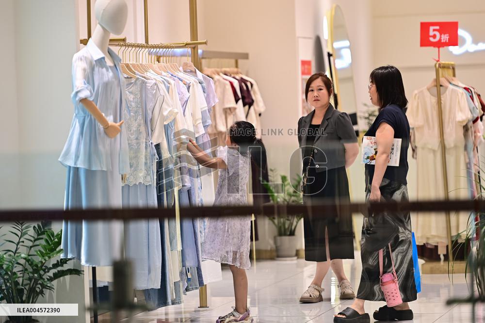 High Temperature Promotes Cooling Economy