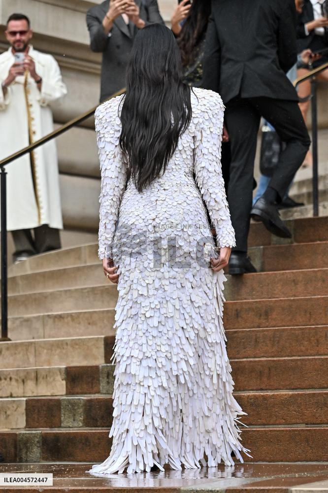 PFW Schiaparelli Outside Arrivals