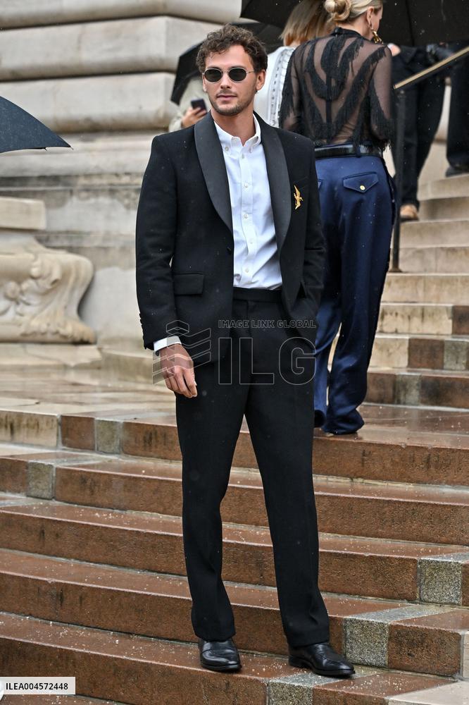 PFW Schiaparelli Outside Arrivals