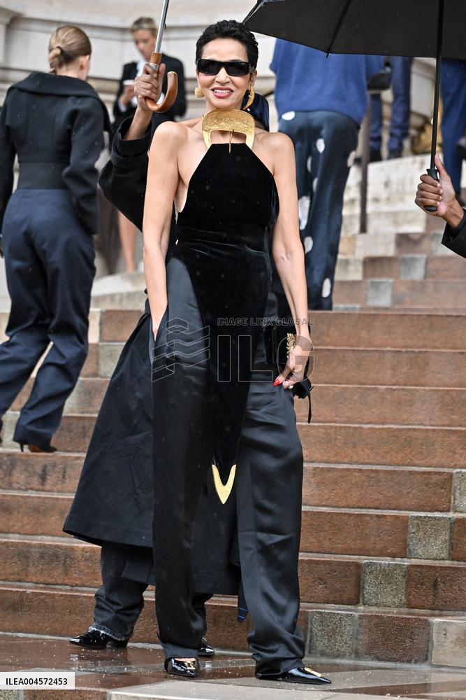 PFW Schiaparelli Outside Arrivals