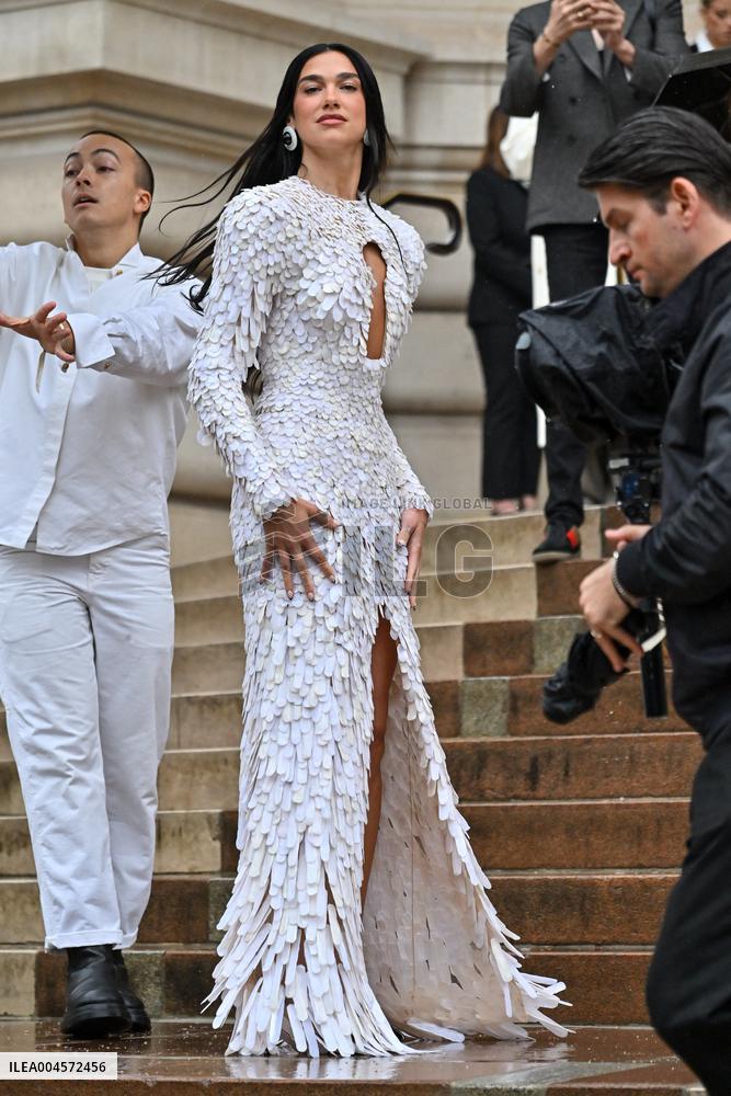 PFW Schiaparelli Outside Arrivals
