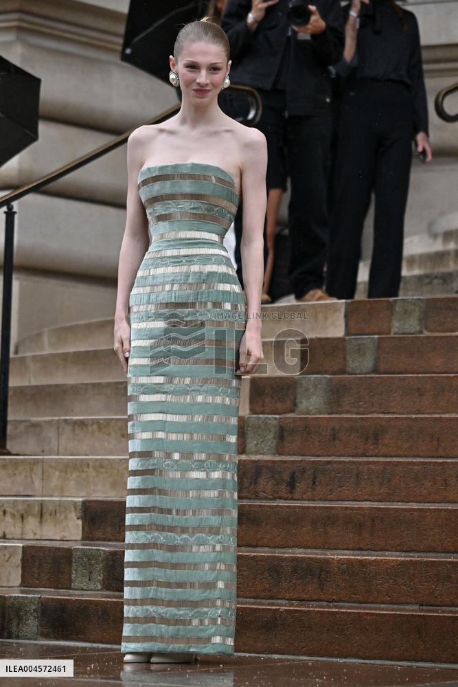 PFW Schiaparelli Outside Arrivals