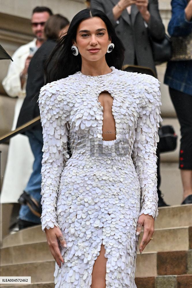 PFW Schiaparelli Outside Arrivals