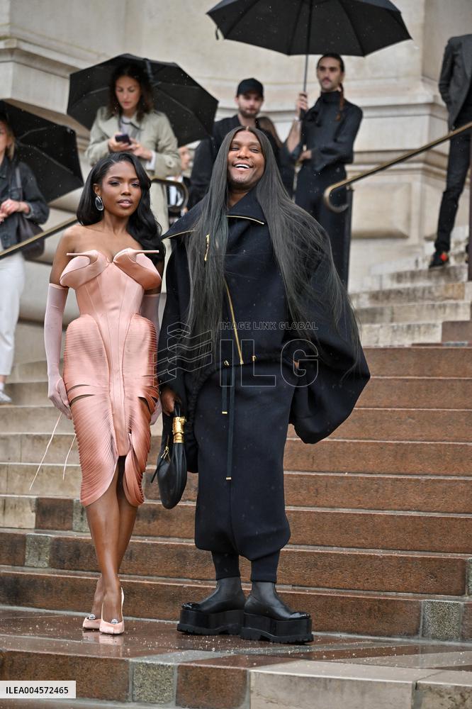 PFW Schiaparelli Outside Arrivals