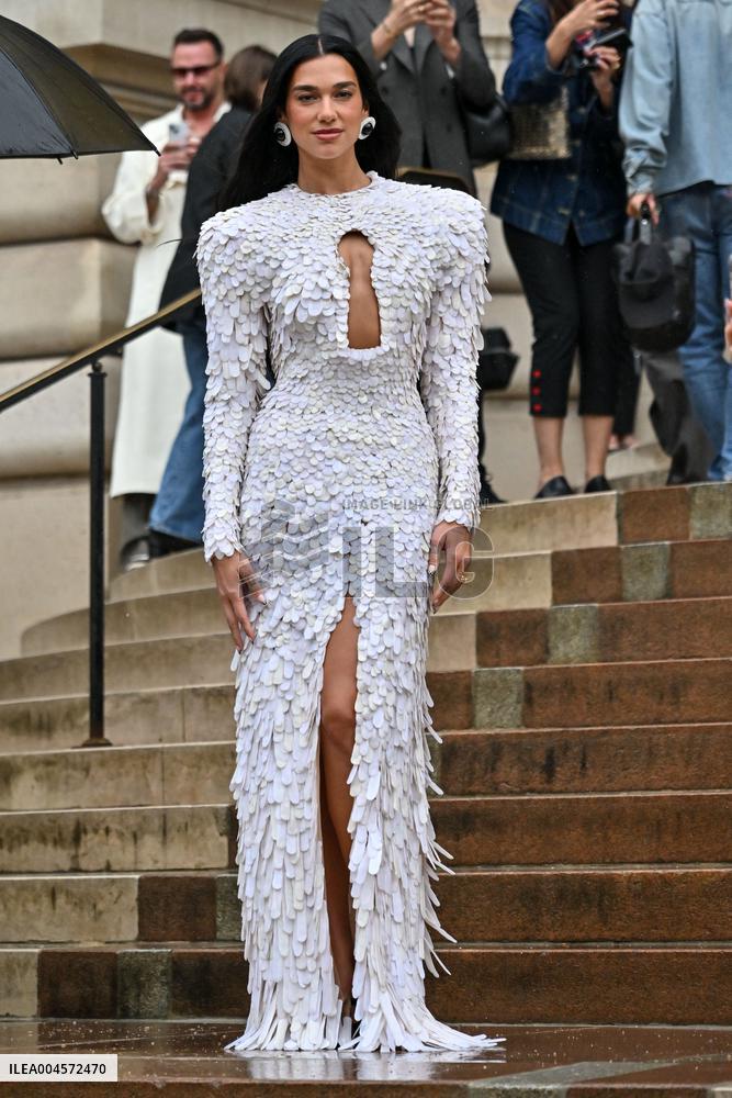PFW Schiaparelli Outside Arrivals