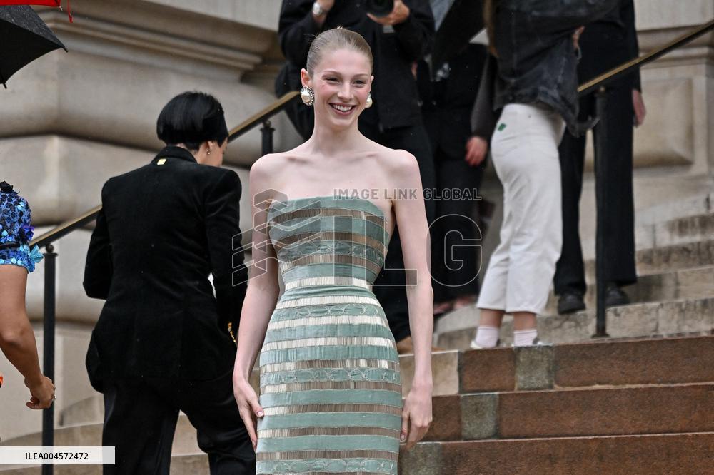 PFW Schiaparelli Outside Arrivals