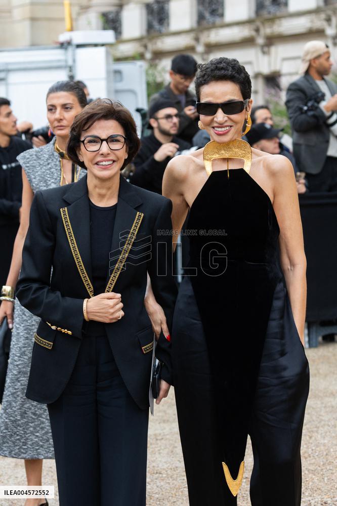 PFW Schiaparelli Outside Arrivals NB